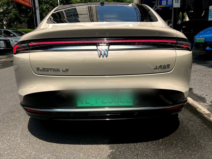 Buick Electra L7 rear badge and taillight bar