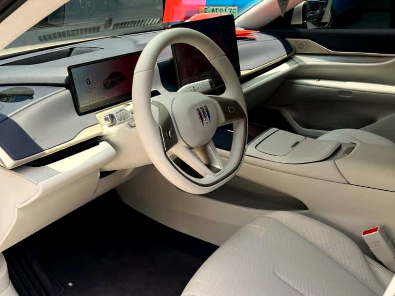 Buick Electra L7 dashboard and steering wheel