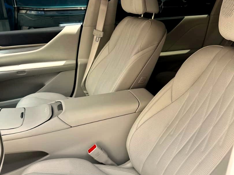 Buick Electra L7 front seats in ivory leather
