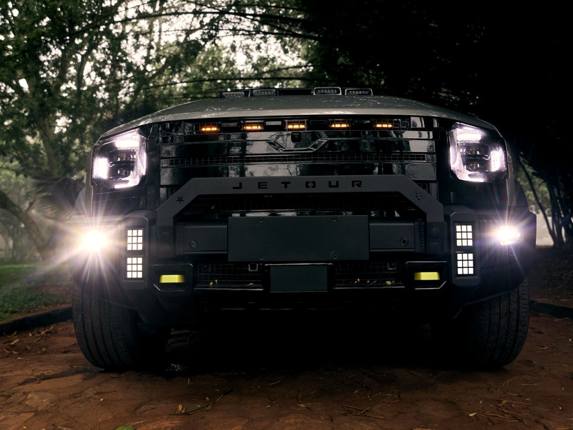 Jetour T2 front view, dramatic lighting