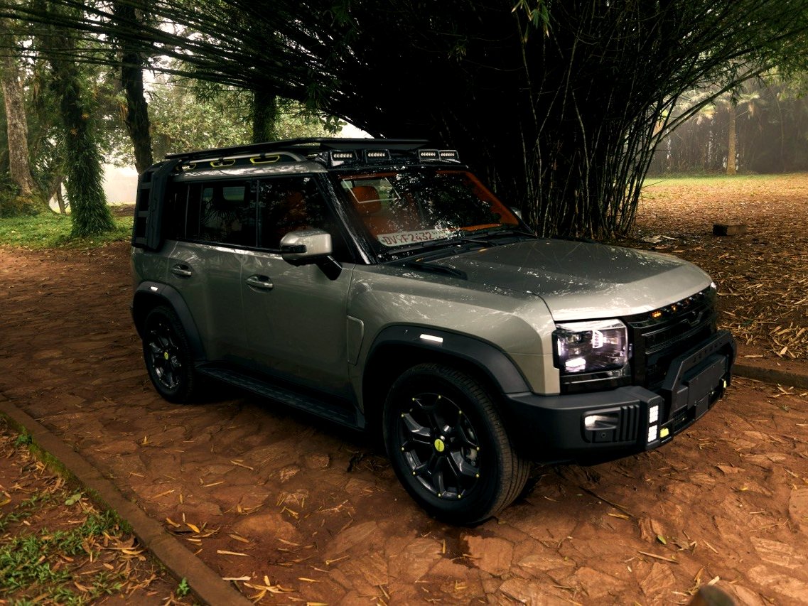 Jetour T2 front three-quarter view in daylight